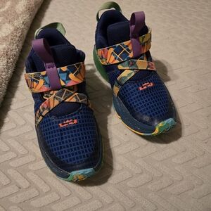 Nike LeBron Witness DQ8647-400 11.5C Youth Boys Basketball Sneakers